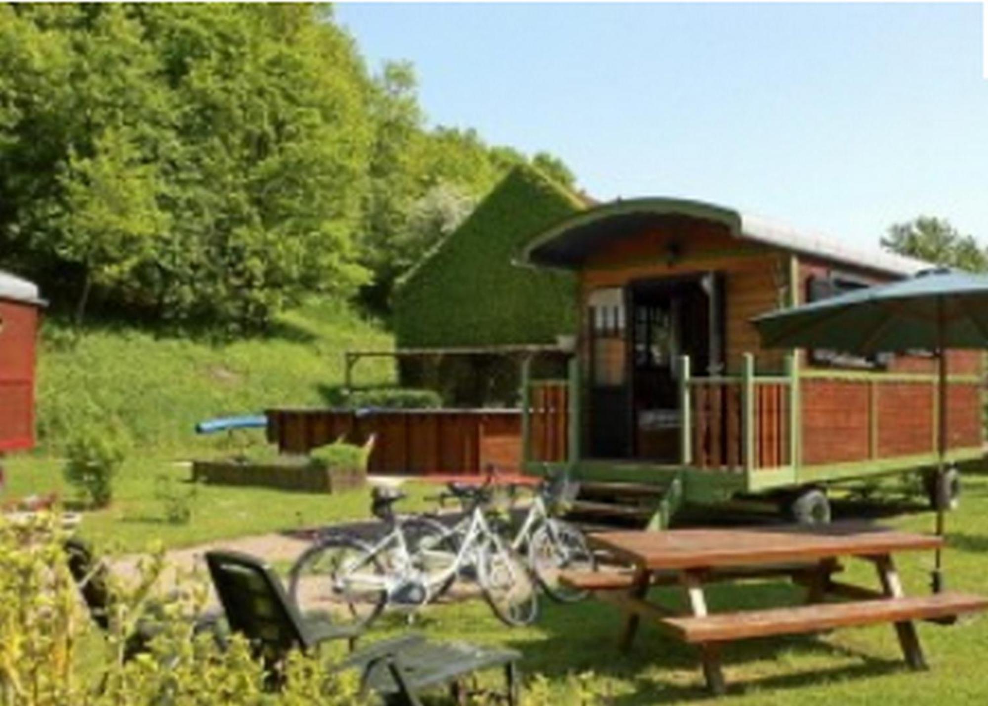 Les Roulottes De Maufront Hotel Ouagne Kültér fotó