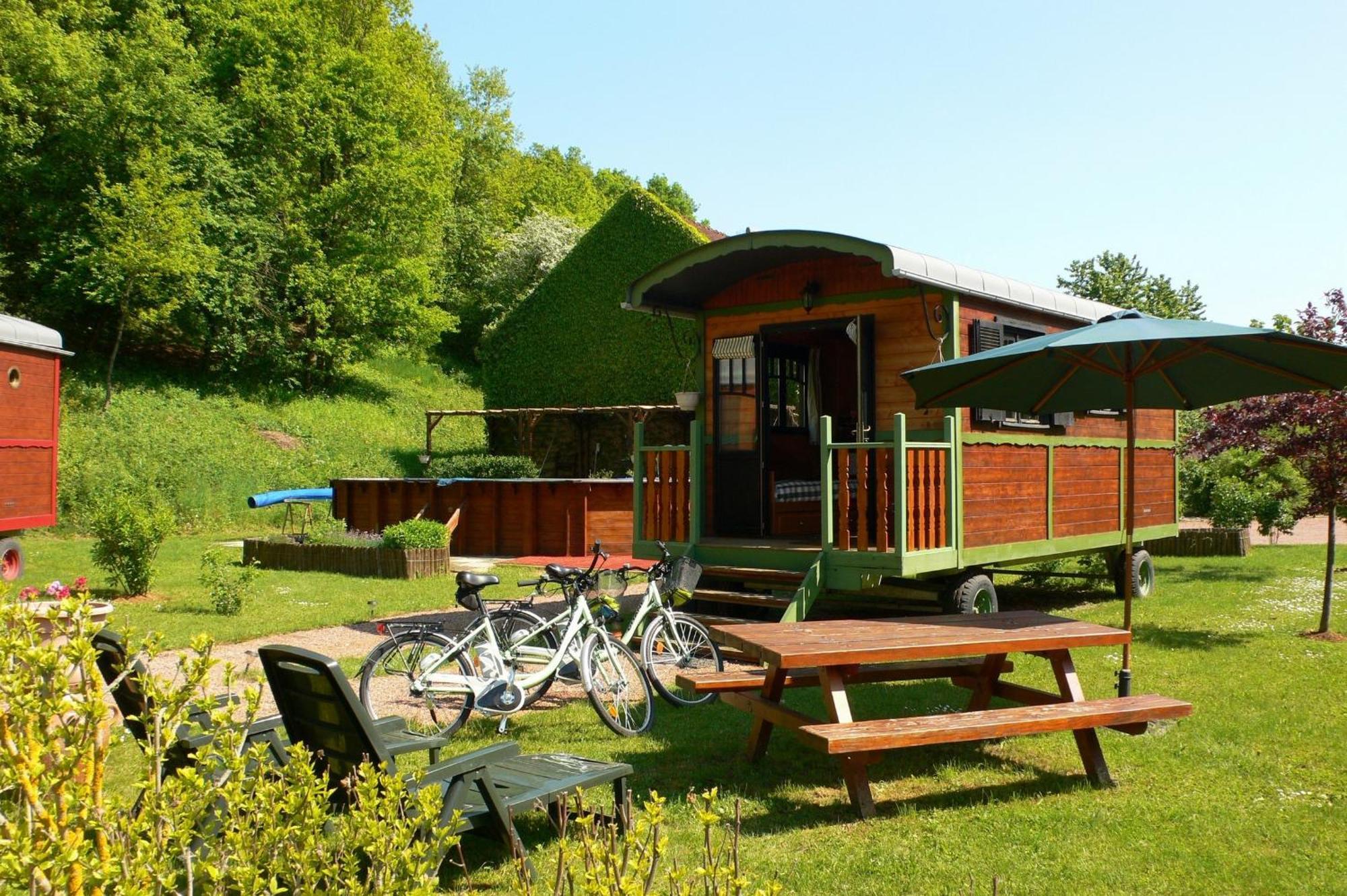 Les Roulottes De Maufront Hotel Ouagne Kültér fotó