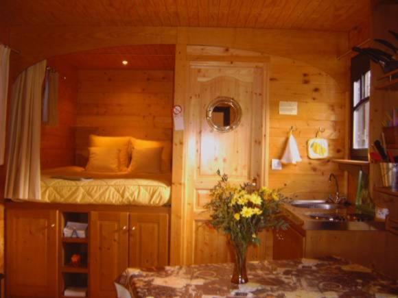 Les Roulottes De Maufront Hotel Ouagne Kültér fotó
